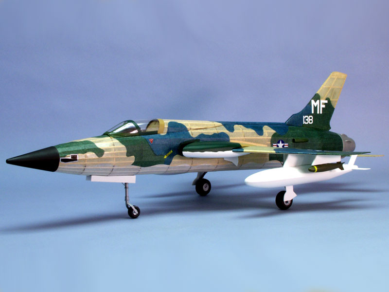 F-105 Thunderchief Balsabausatz